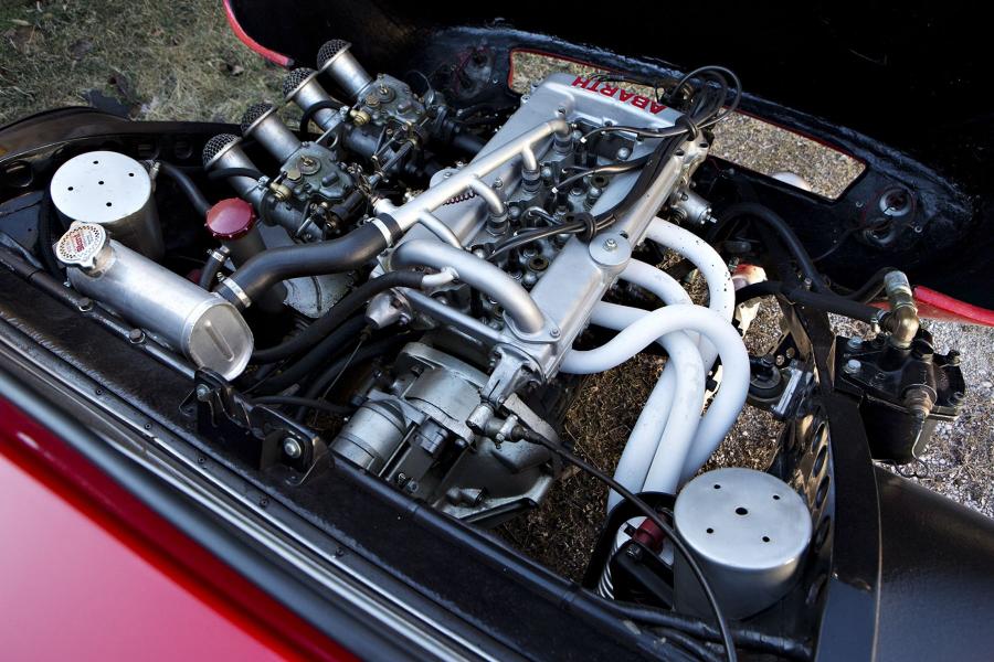 Моторный отсек Abarth OT 1300 1966 года  (фото 15 из 15)